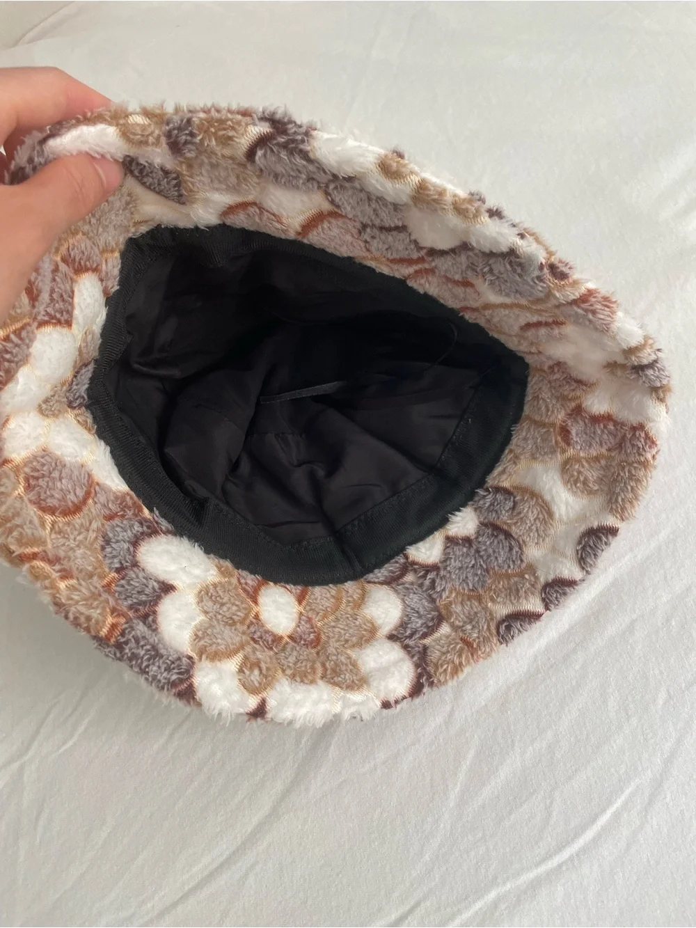 Shein Faux Fur Floral Bucket Hat in White & Brown